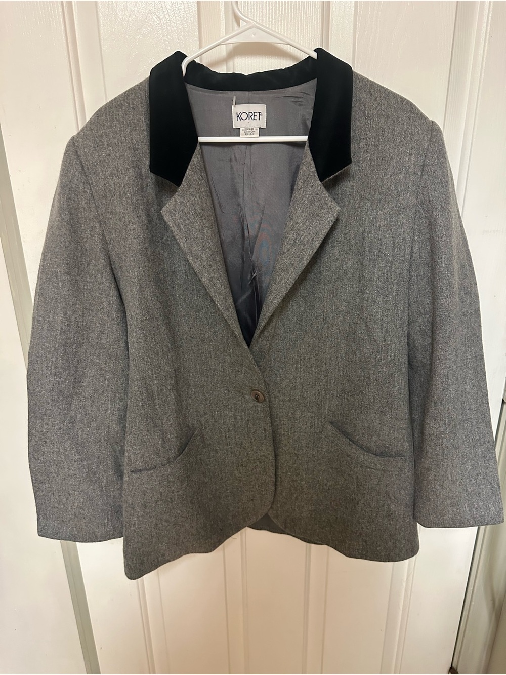 Koret Gray Blazer with Black Velvet Collar